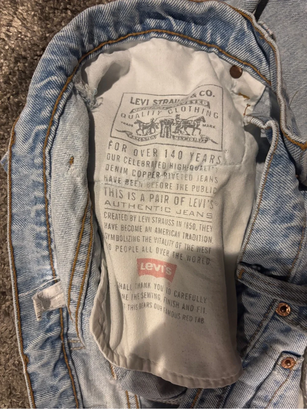Vintage Levi's 550 Relaxed Fit Light Wash Jeans 38